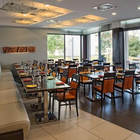 Park By Radisson & 4*